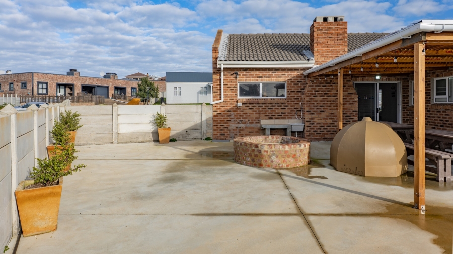 3 Bedroom Property for Sale in Struisbaai Western Cape